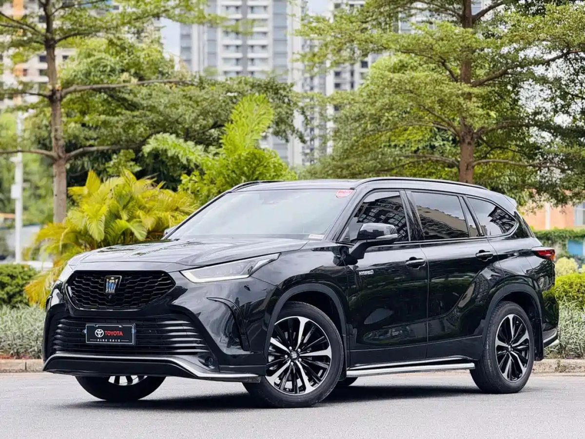 TOYOTA CROWN LUFANG  2024