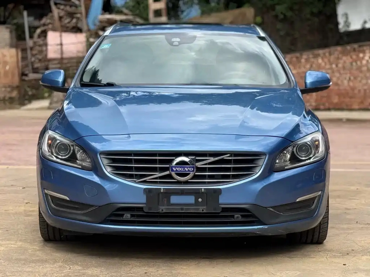 VOLVO V60  2018