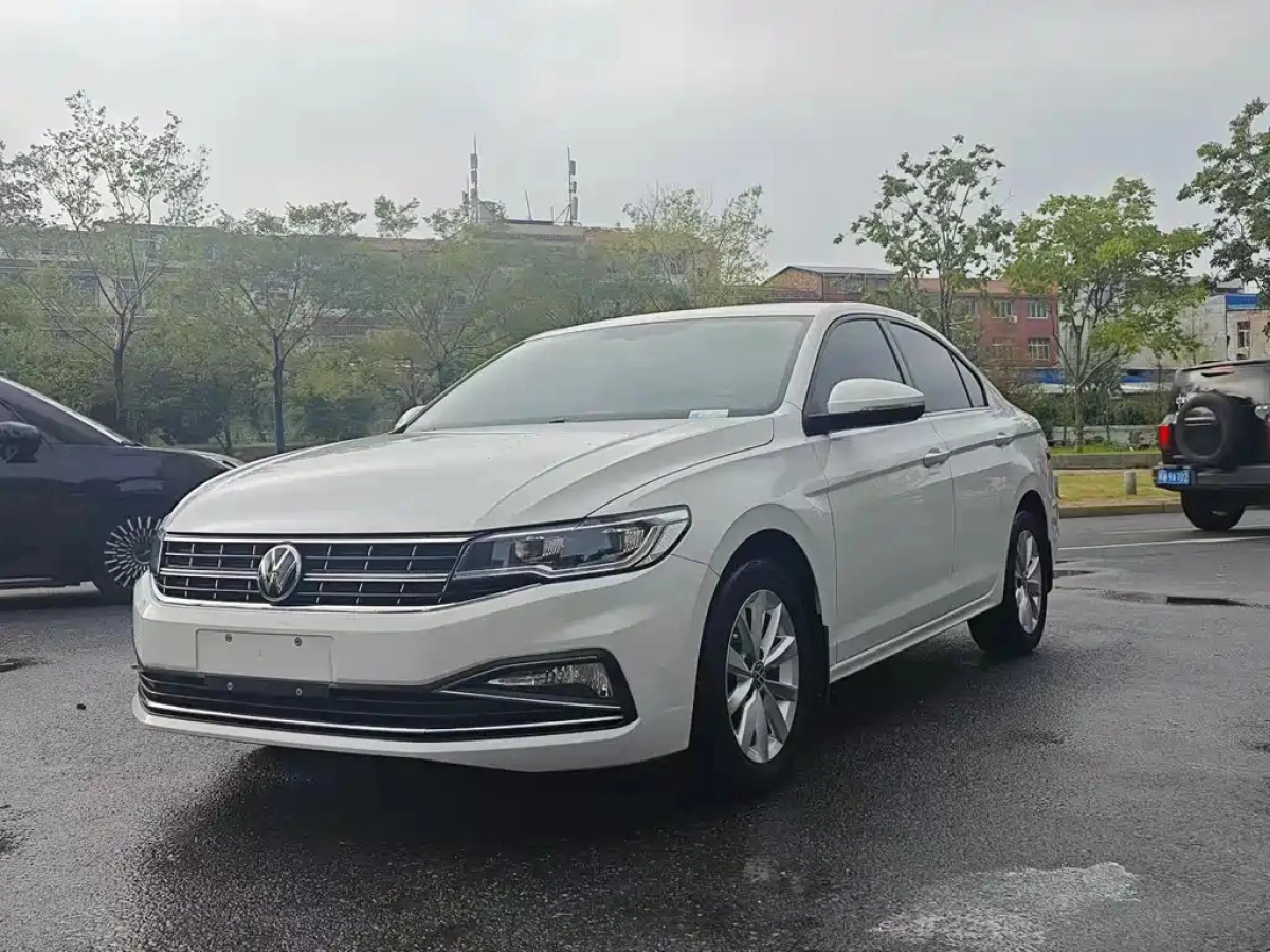 VOLKSWAGEN BORA  2022