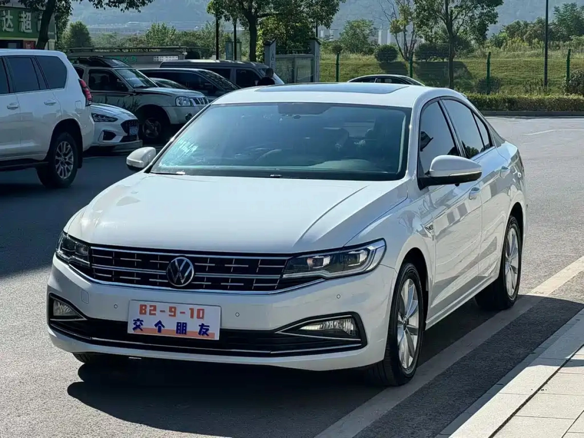 VOLKSWAGEN BORA  2022