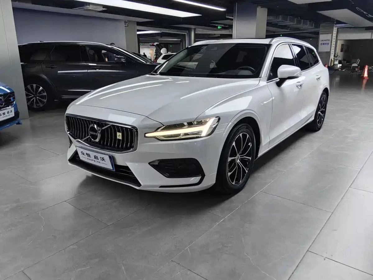 VOLVO V60  2021