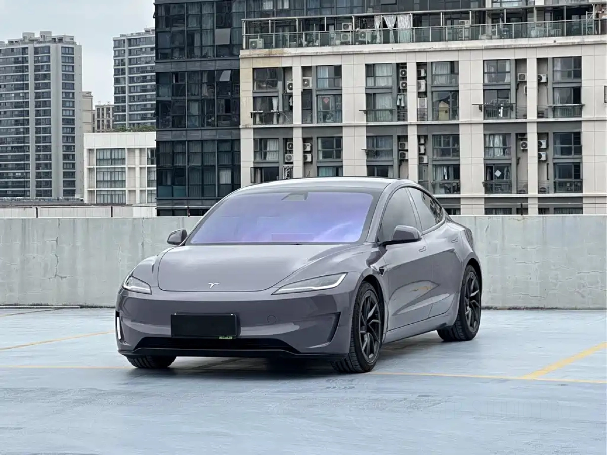 TESLA MODEL 3  2024