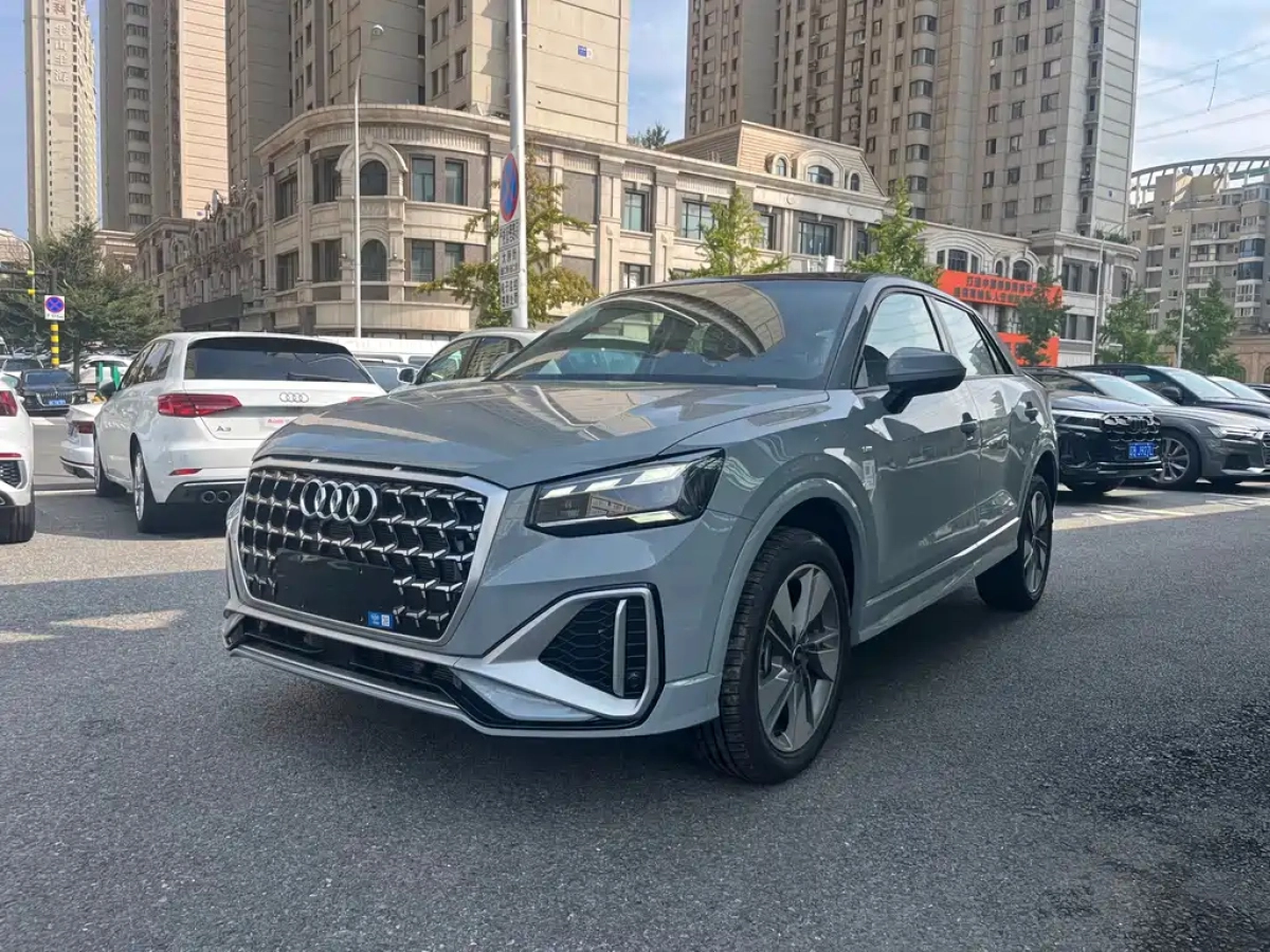 AUDI Q2L  2025