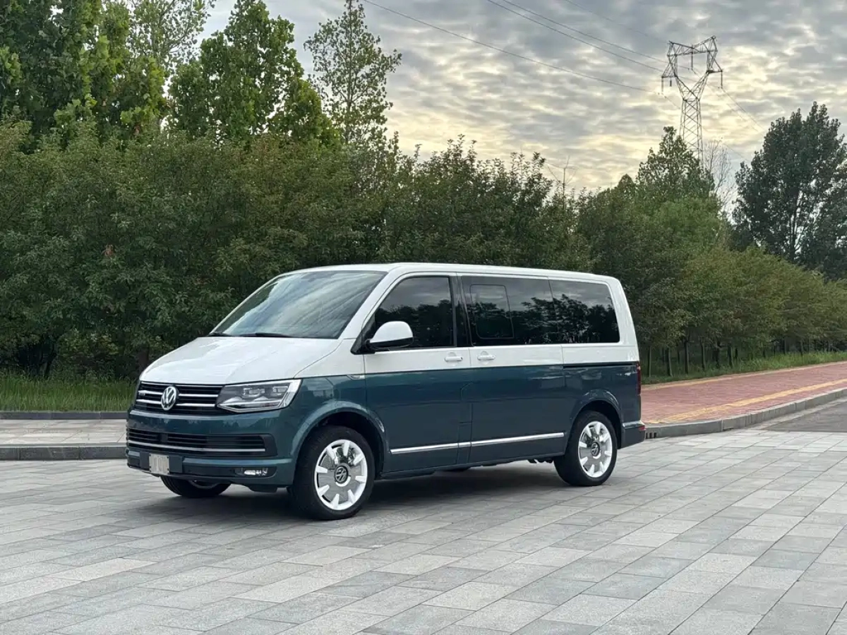 VOLKSWAGEN MULTIVAN