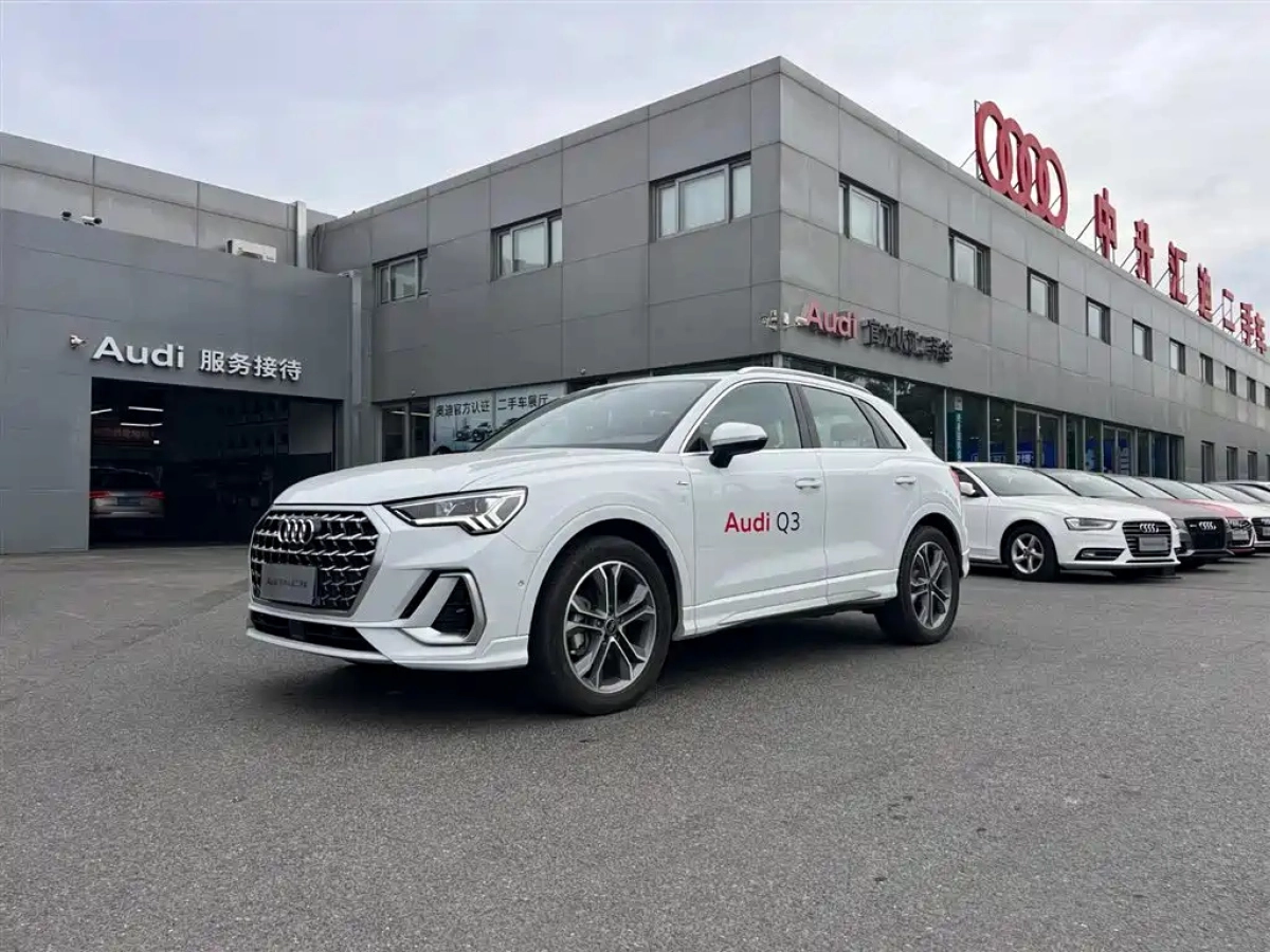 AUDI Q3