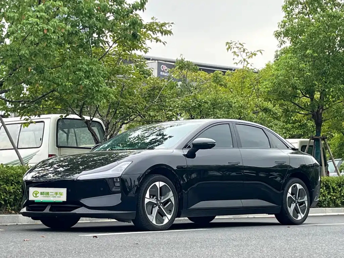 XPENG MOTORS MONA M03