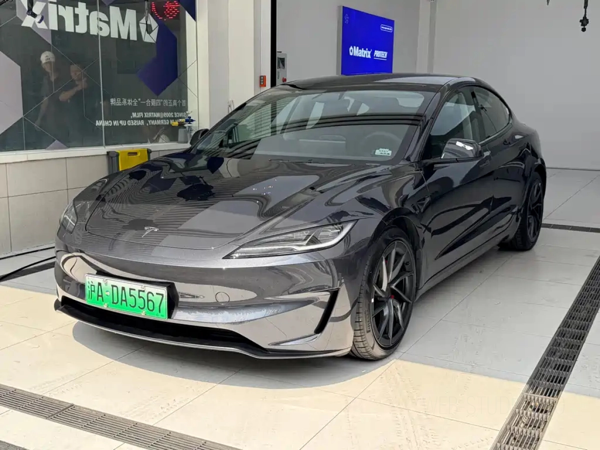 TESLA MODEL 3  2025