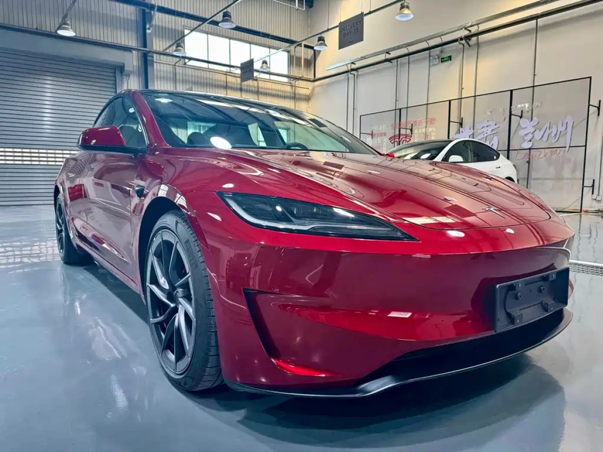 TESLA MODEL 3  2025