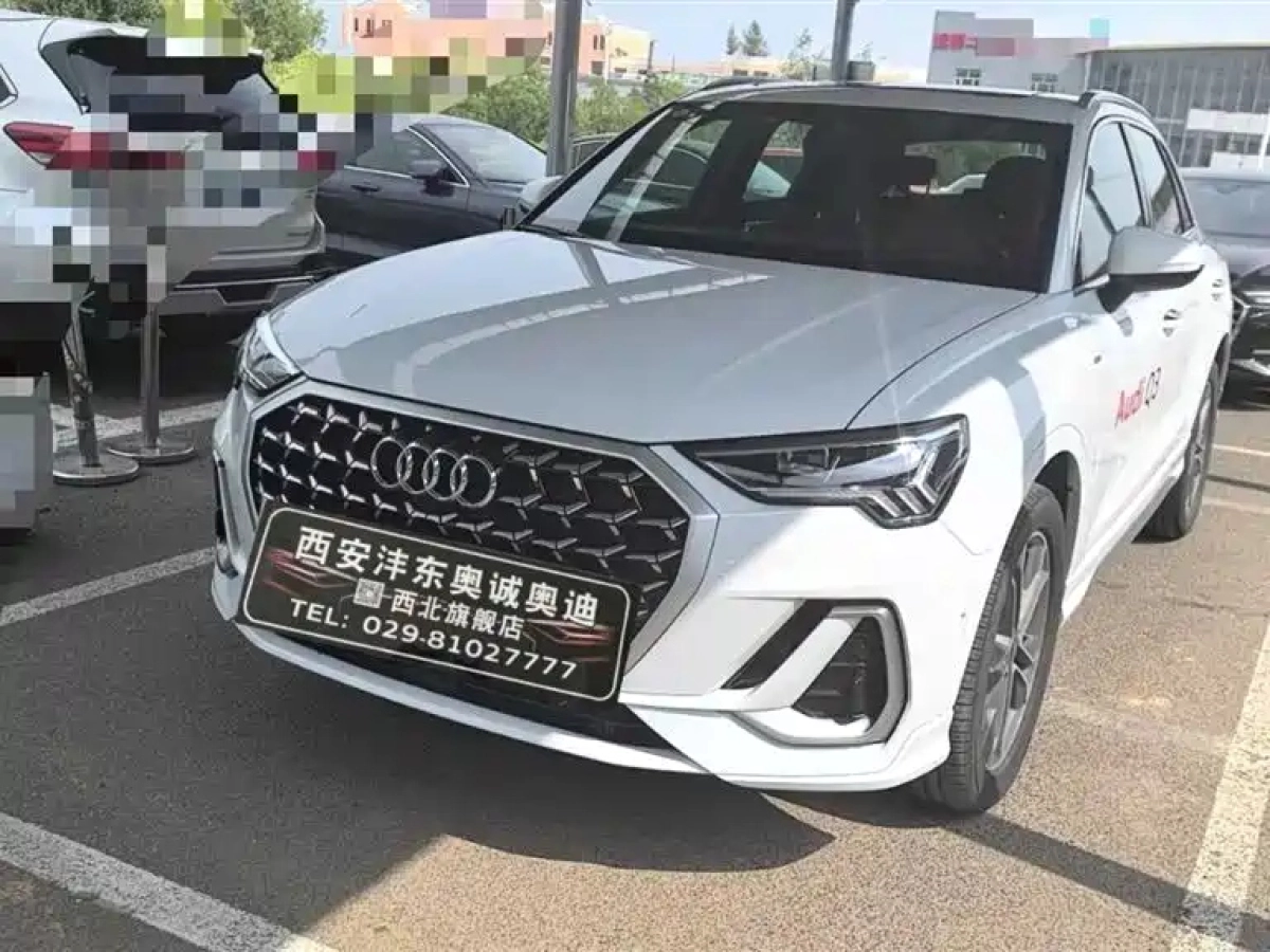 AUDI Q3