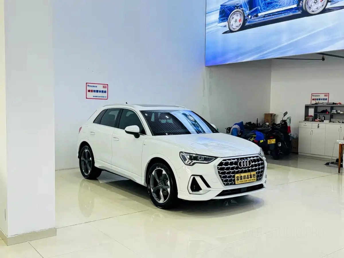 AUDI Q3