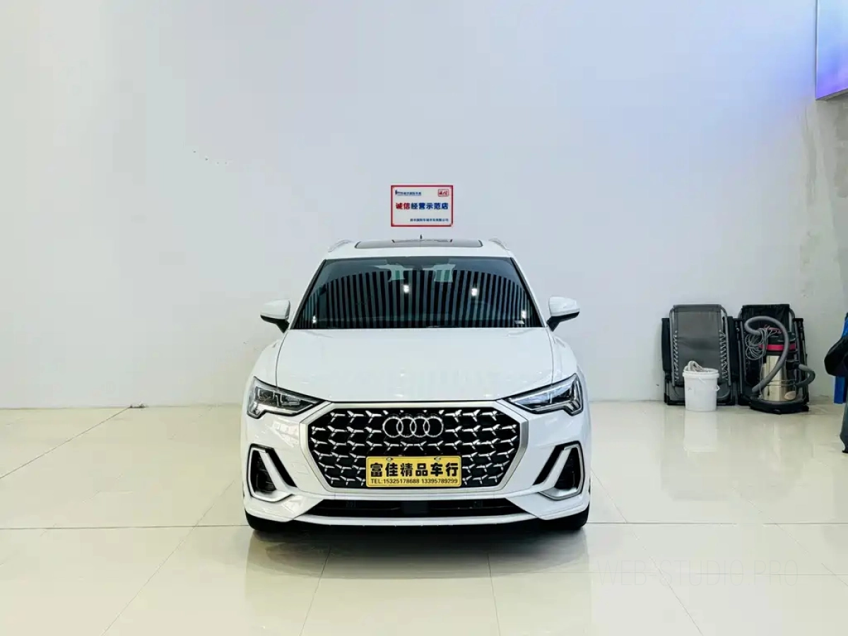 AUDI Q3
