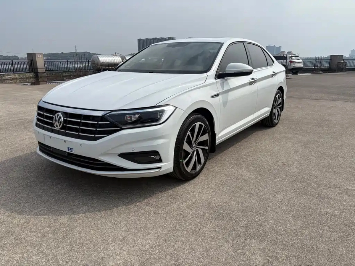 VOLKSWAGEN SAGITAR  2022