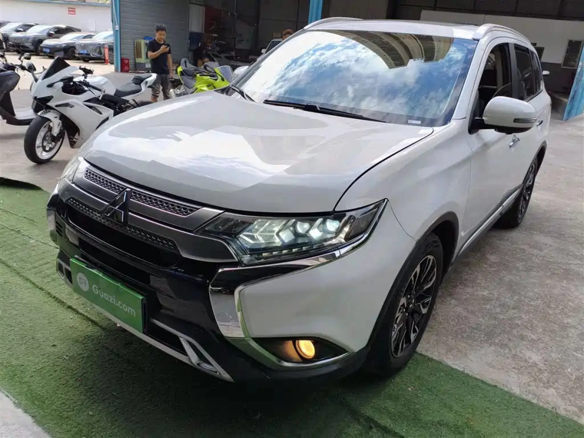 MITSUBISHI OUTLANDER