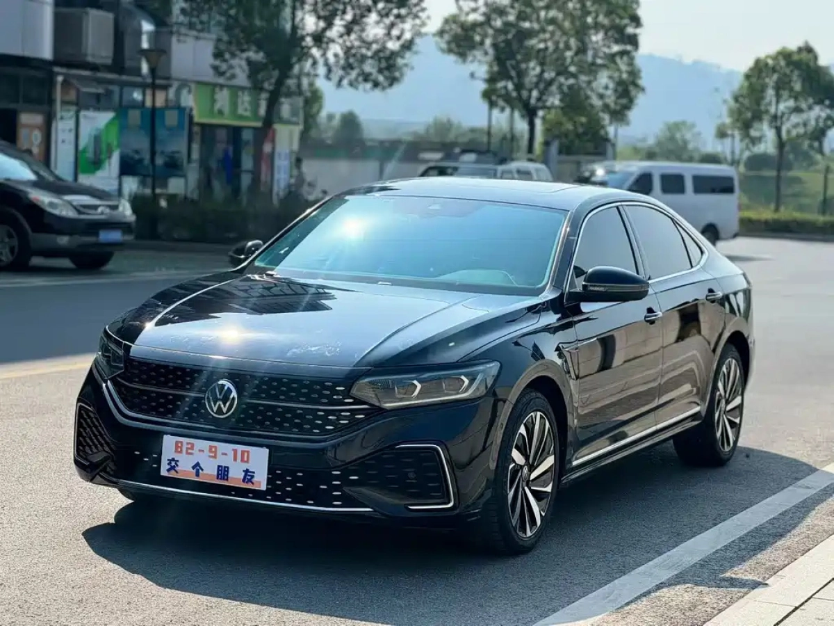 VOLKSWAGEN PASSAT  2021