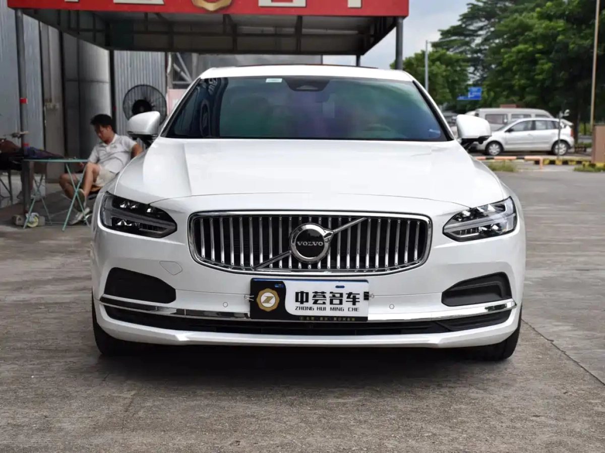 VOLVO S90