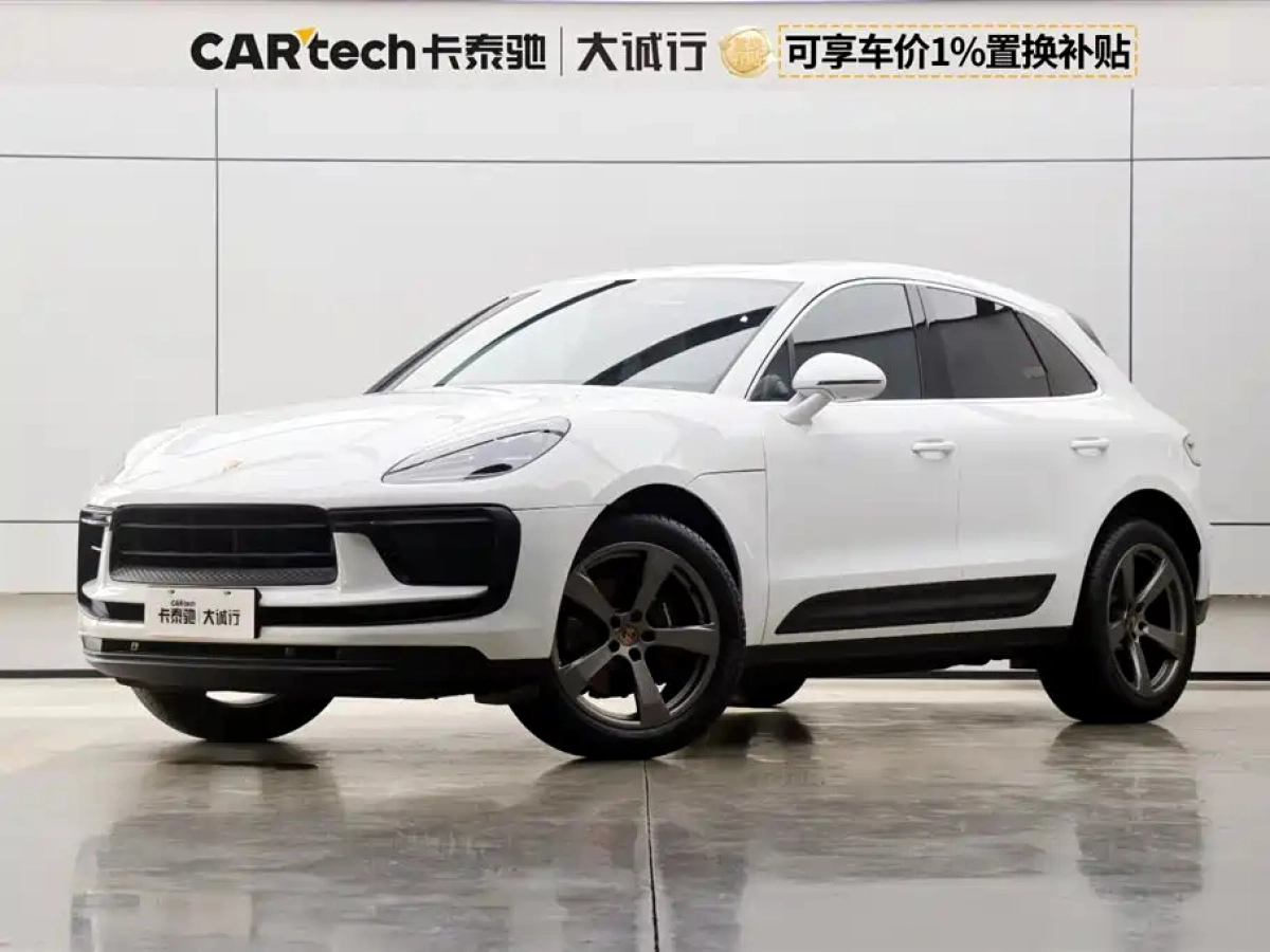 PORSCHE MACAN  2025