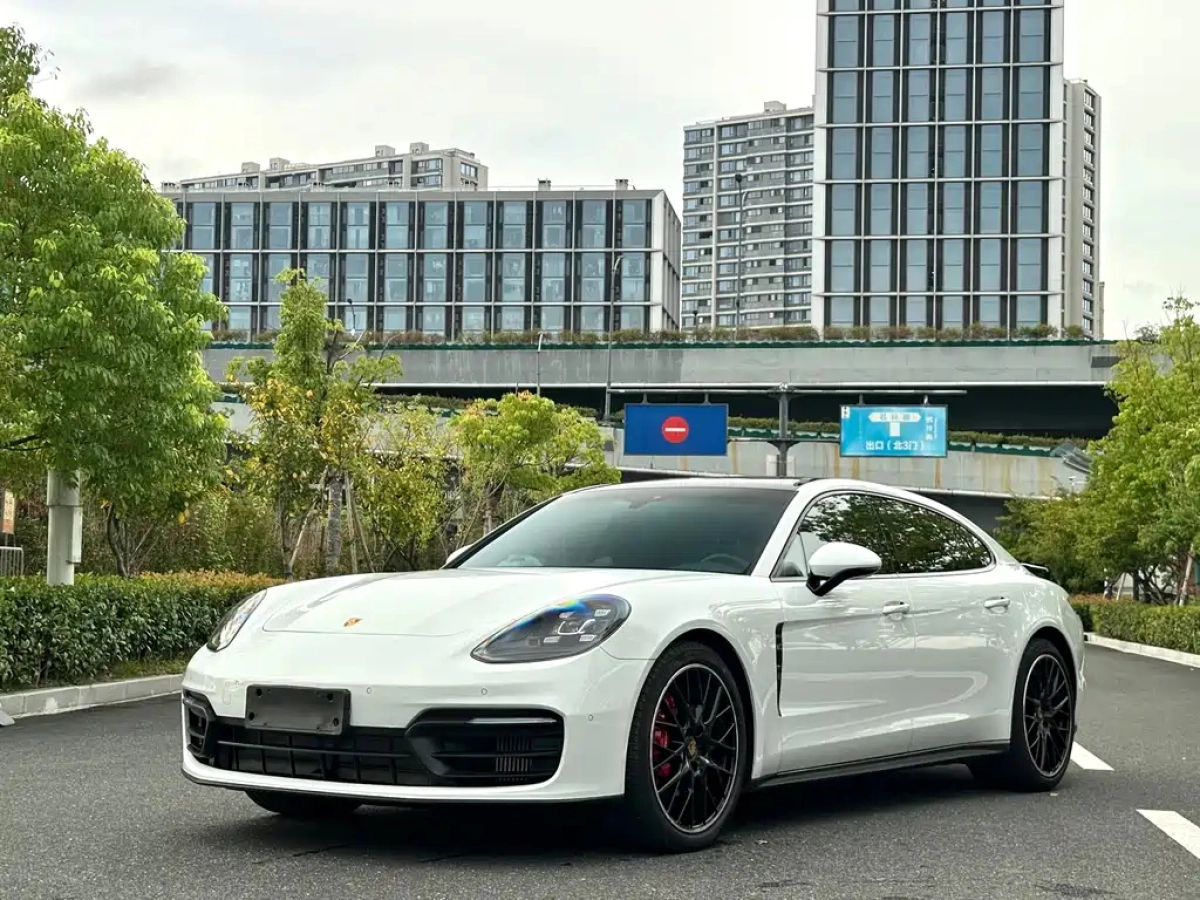 PORSCHE PANAMERA