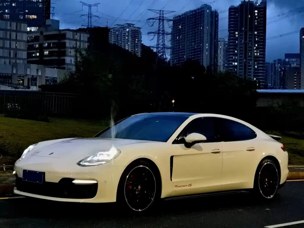 PORSCHE PANAMERA