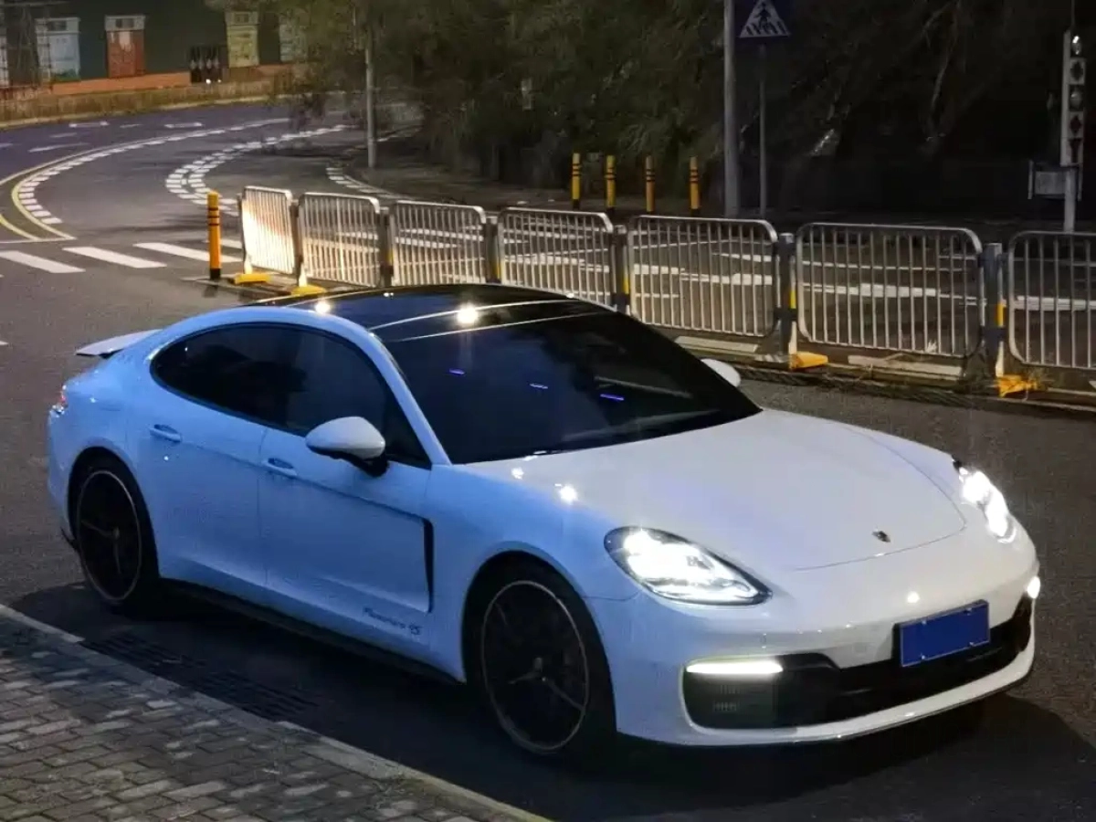 PORSCHE PANAMERA