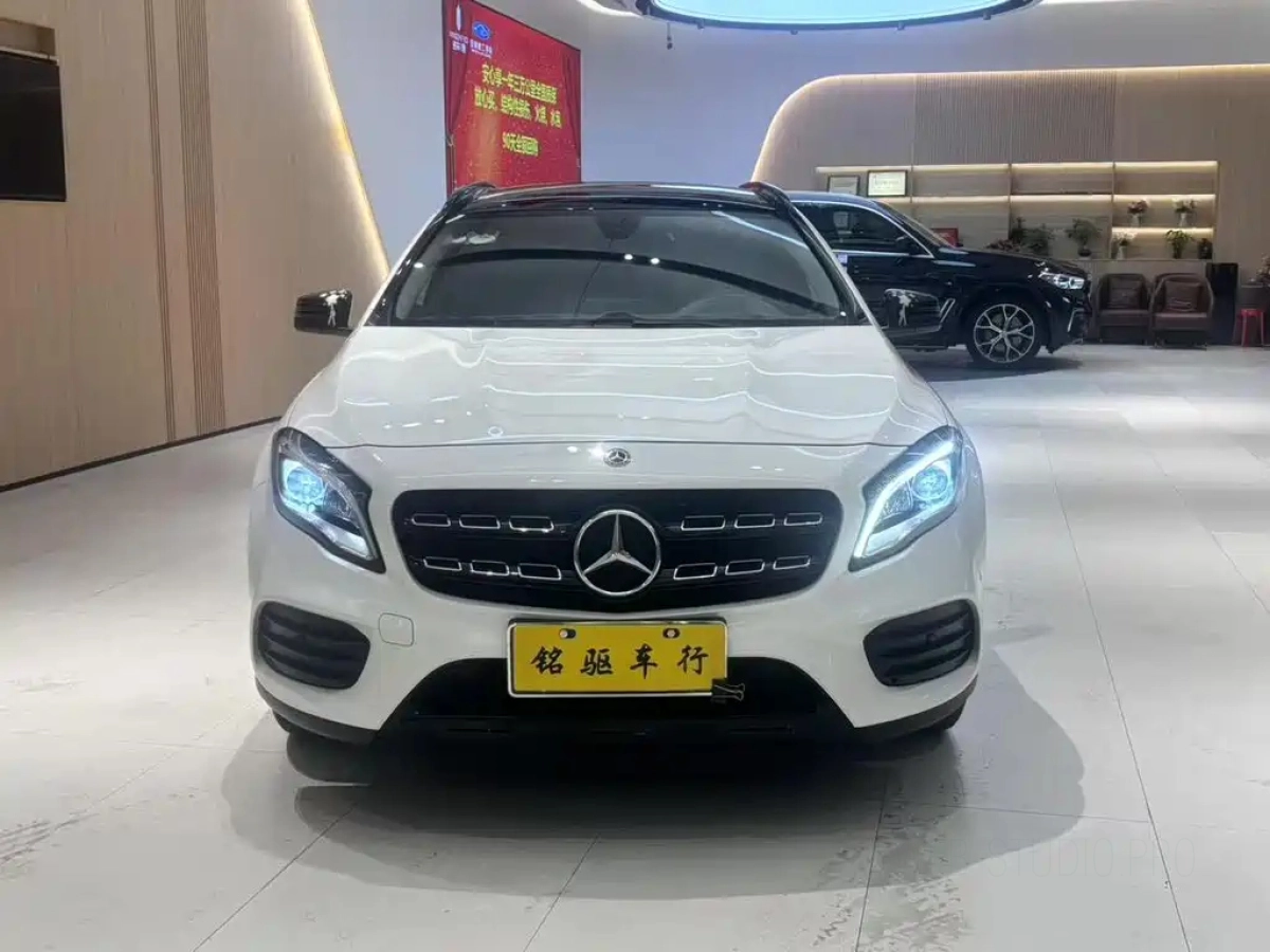 MERCEDES BENZ GLA