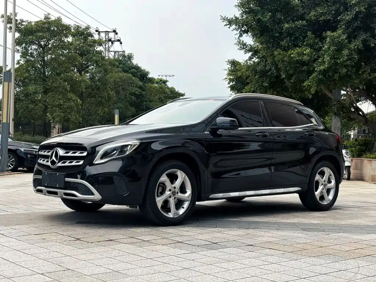 MERCEDES BENZ GLA