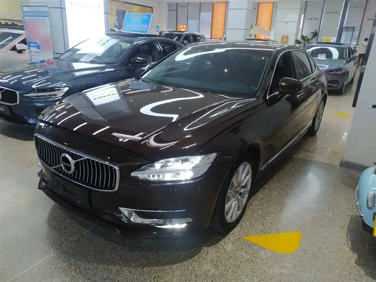 VOLVO S90