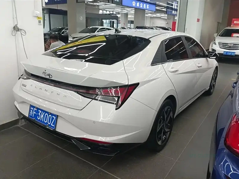 HYUNDAI ELANTRA