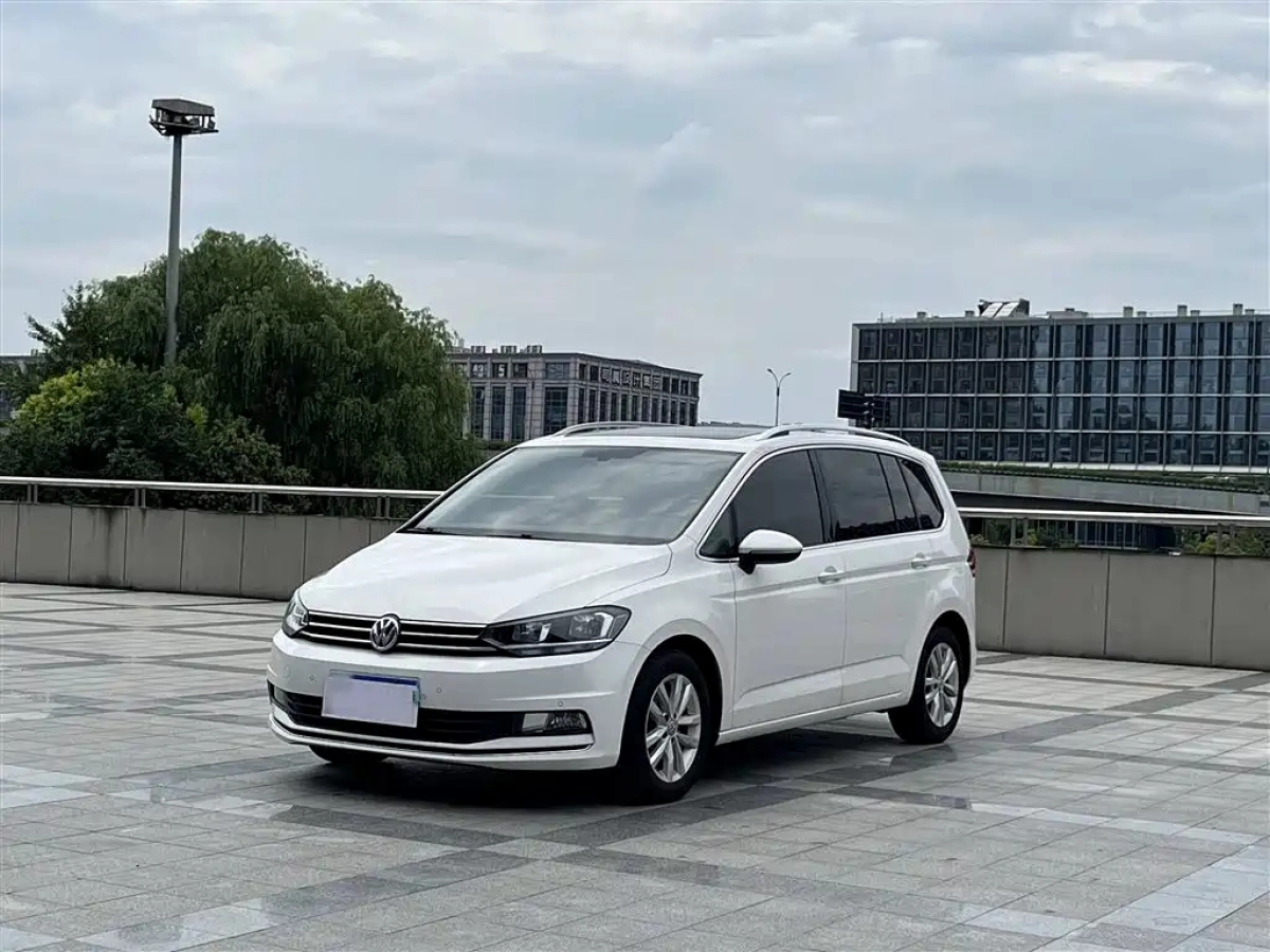VOLKSWAGEN TOURAN