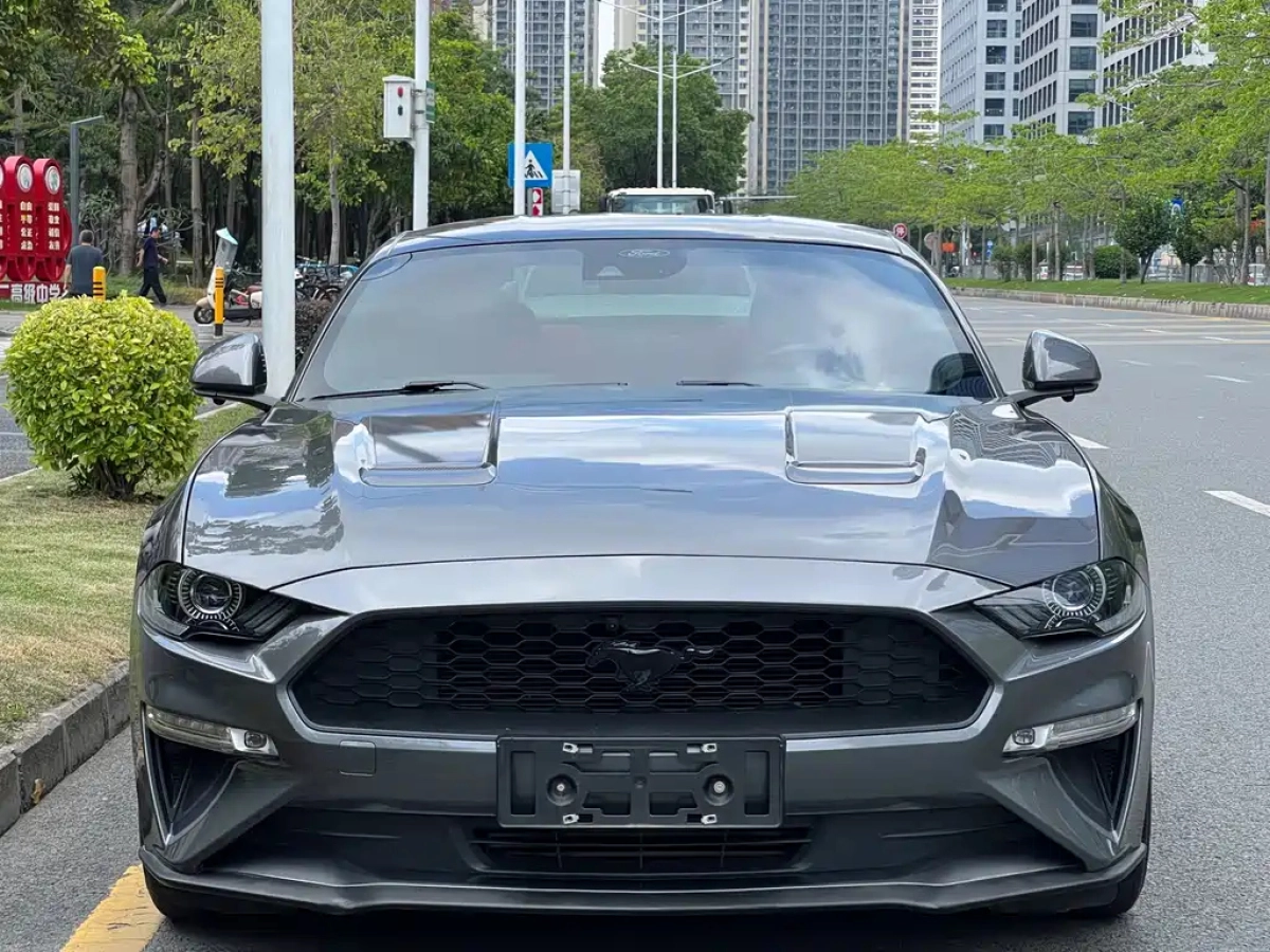 FORD MUSTANG