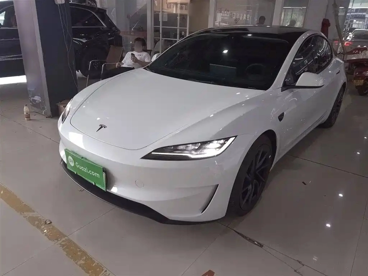 TESLA MODEL 3