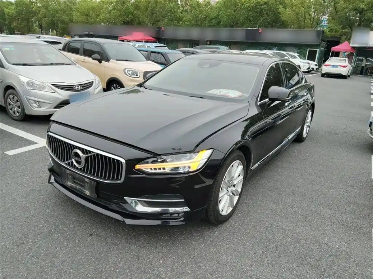 VOLVO S90