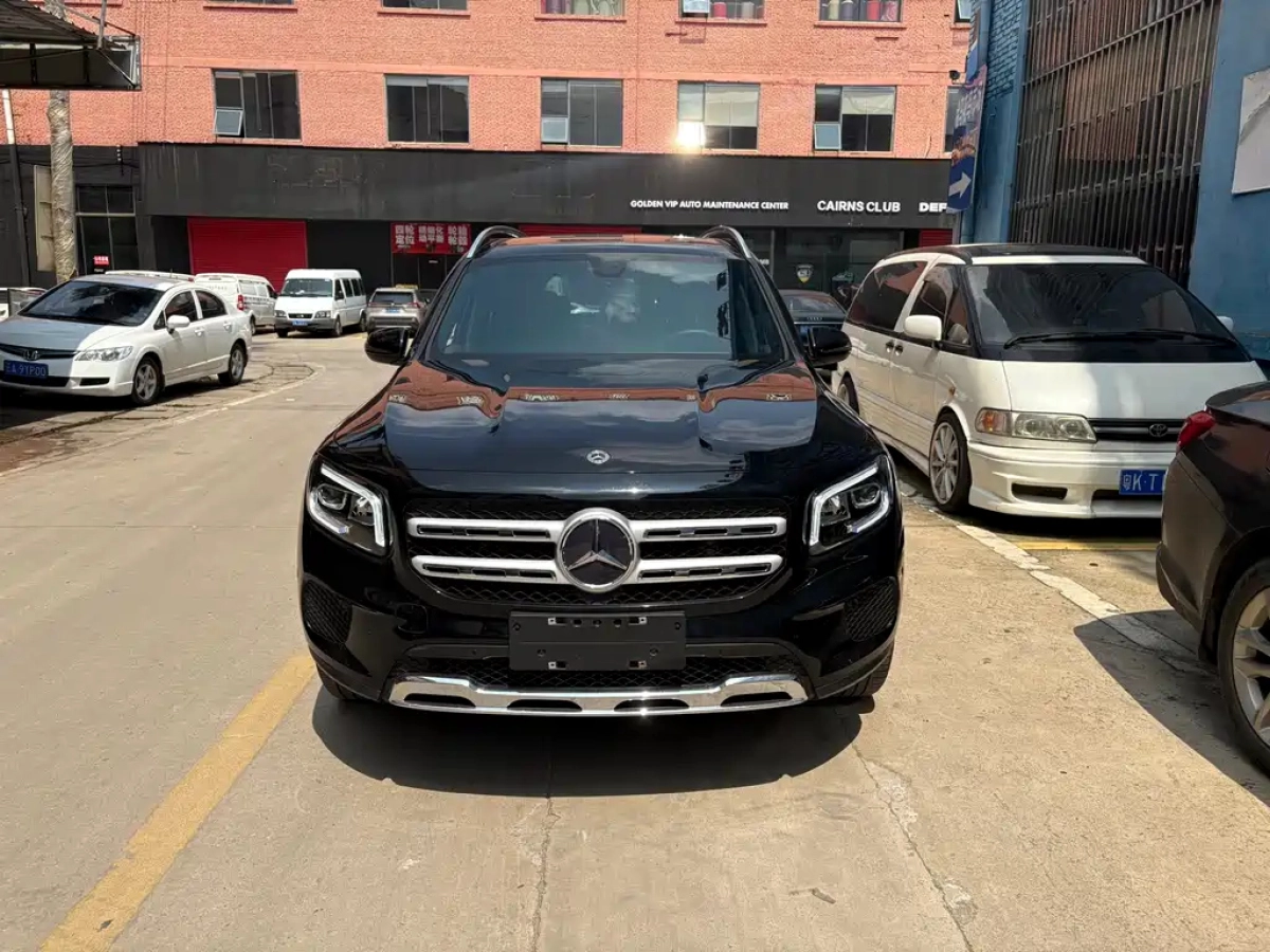 MERCEDES BENZ GLB