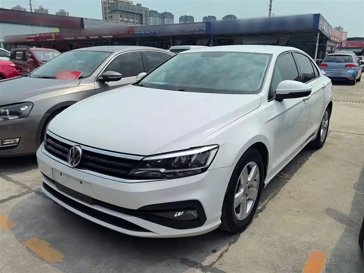 VOLKSWAGEN LAMANDO  2022