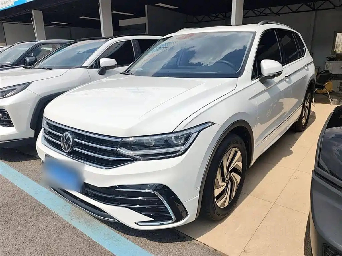 VOLKSWAGEN TIGUAN L