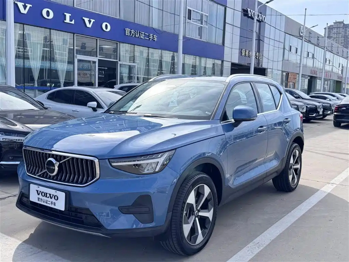 VOLVO XC40