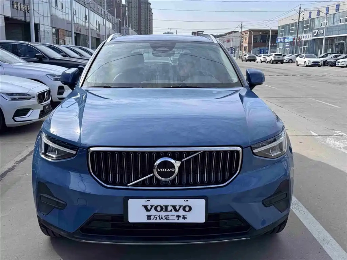 VOLVO XC40