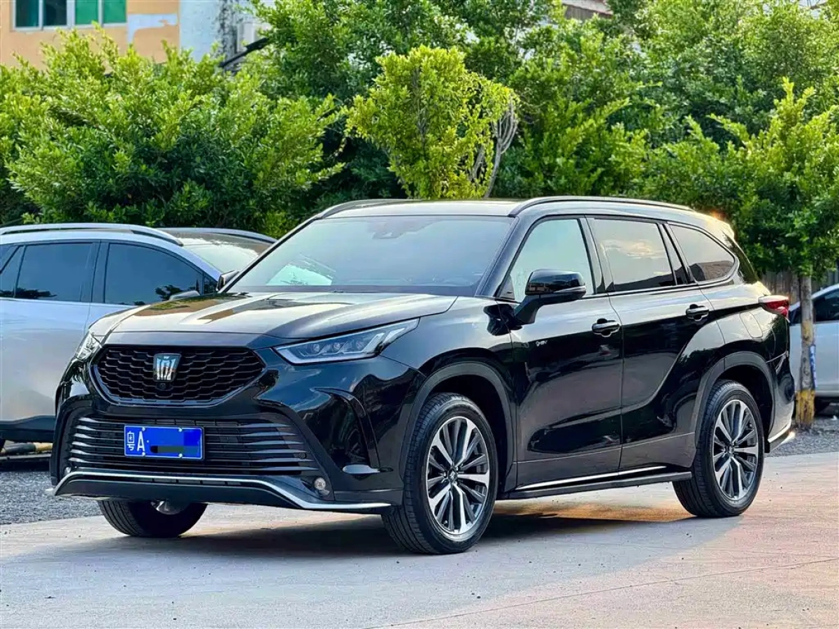 TOYOTA CROWN LUFANG  2025