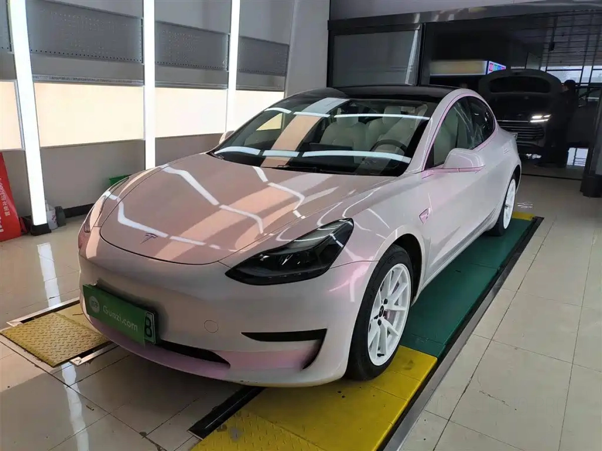TESLA MODEL 3