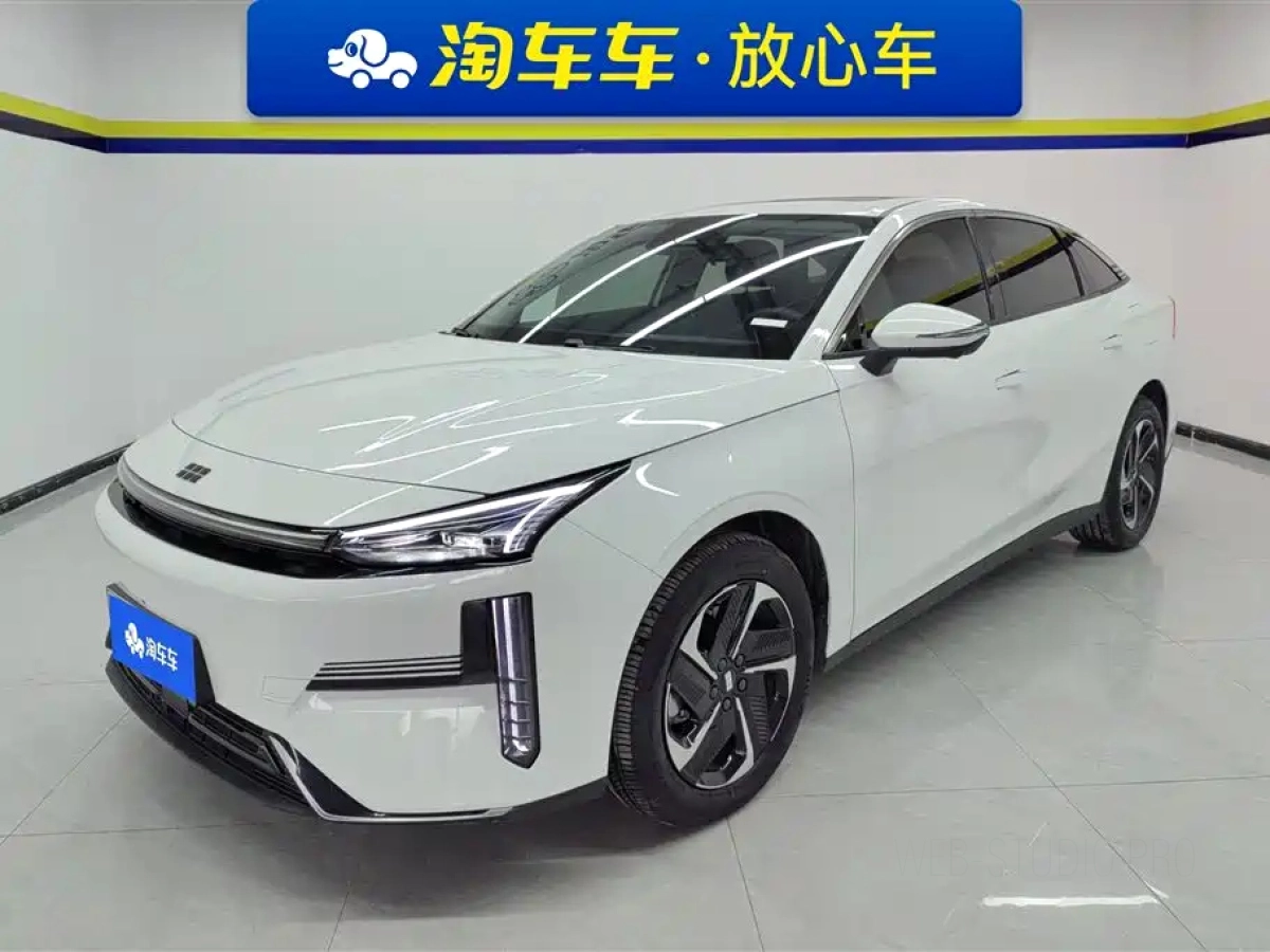 GEELY GALAXY GALAXY L6  2024