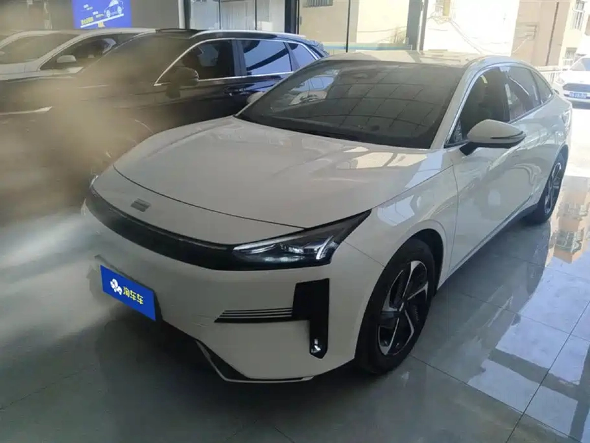 GEELY GALAXY GALAXY L6  2024