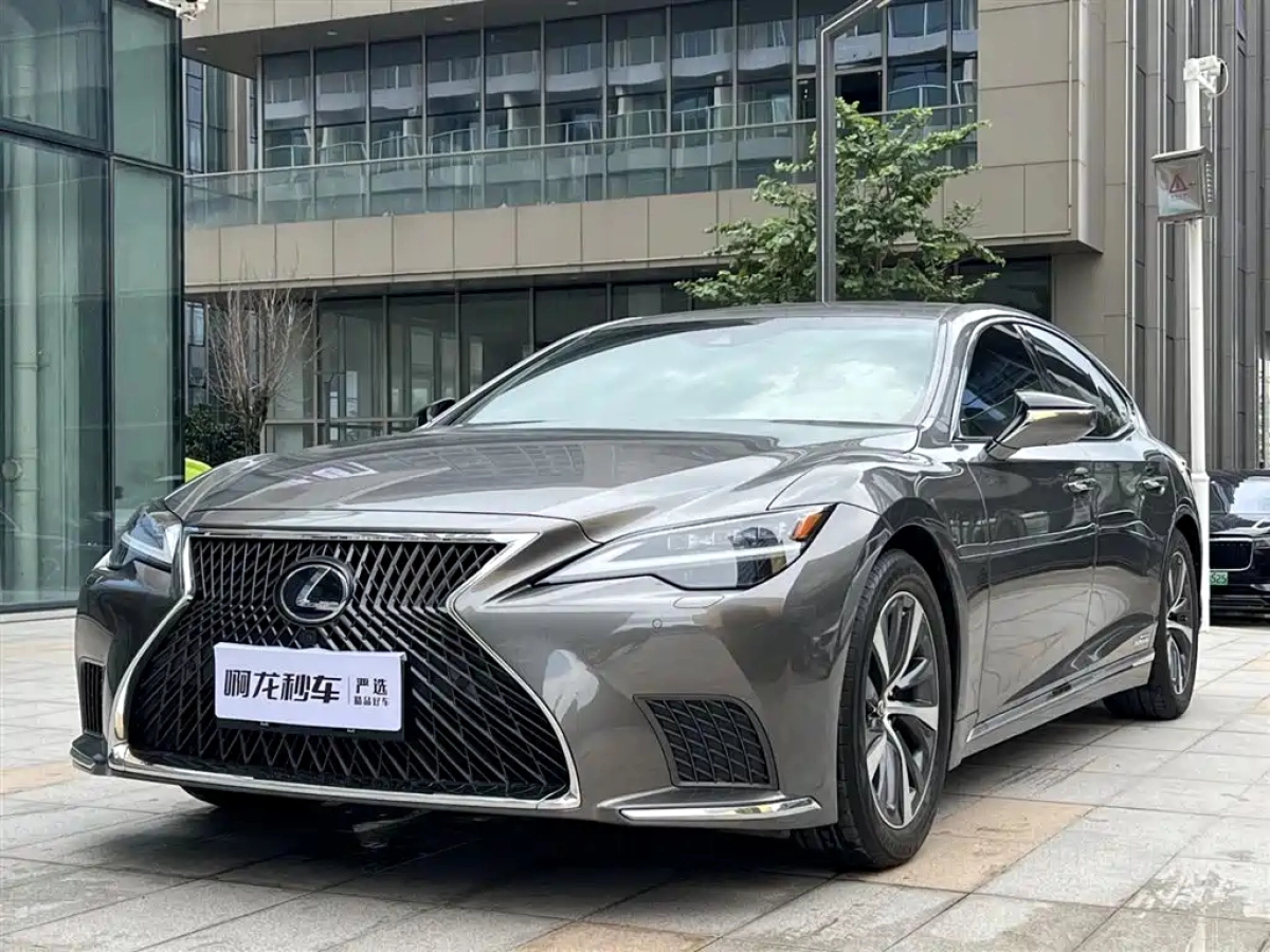 LEXUS LS  2022