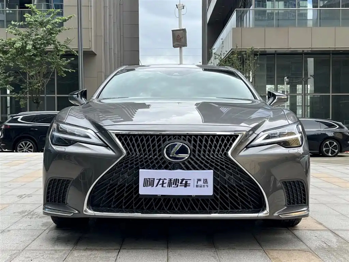 LEXUS LS
