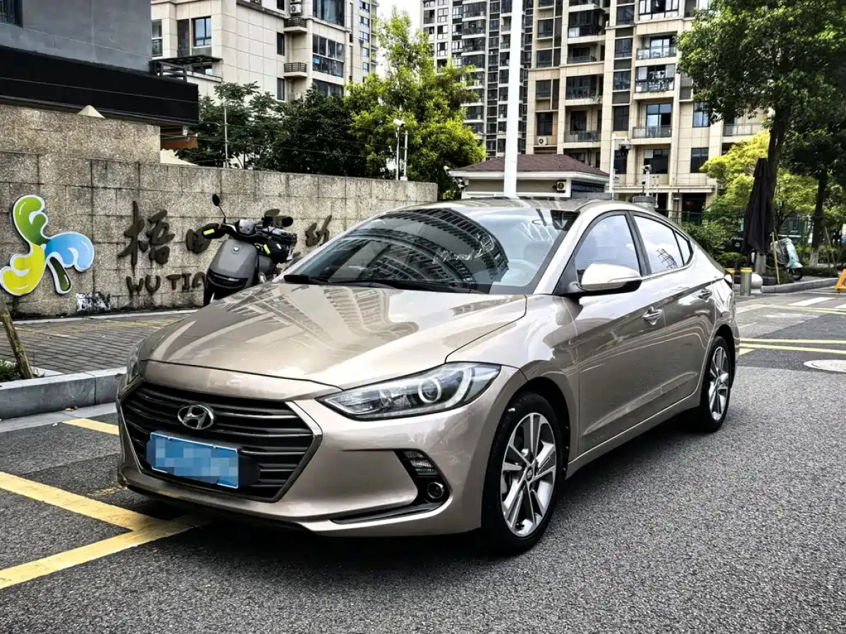 HYUNDAI ELANTRA