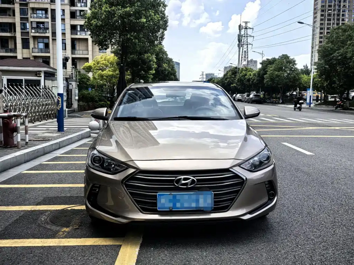 HYUNDAI ELANTRA