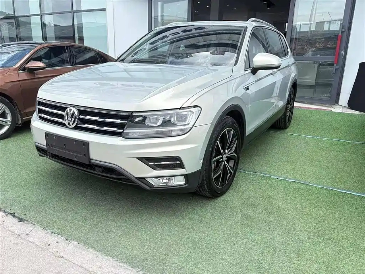 VOLKSWAGEN TIGUAN L