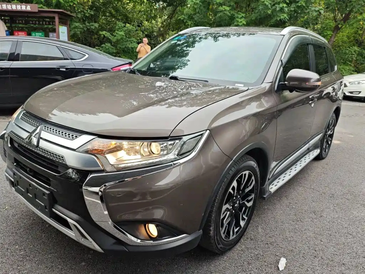 MITSUBISHI OUTLANDER  2019