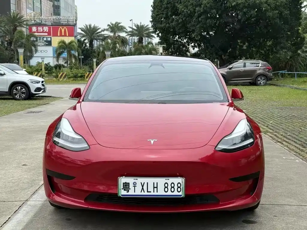TESLA MODEL 3