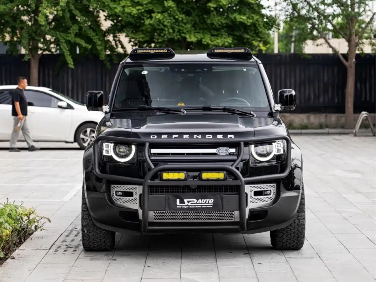 LAND ROVER DEFENDER