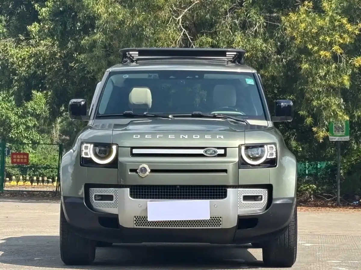 LAND ROVER DEFENDER