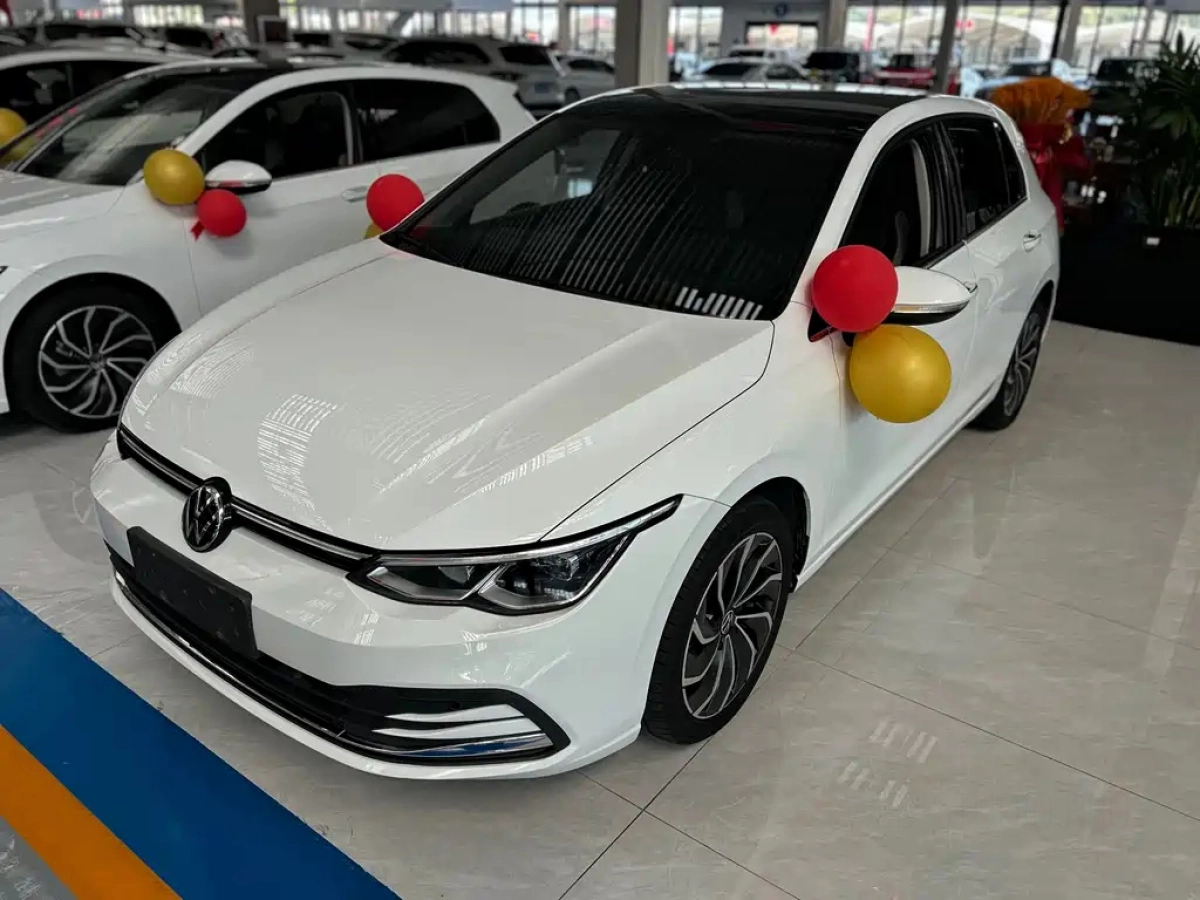 VOLKSWAGEN GOLF  2023